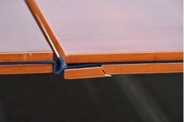 中古　イタリア製　Flou(フルー)　Tadao (タダオ)　Vico Magistretti(ヴィコ・マジストレッティ)　直線的な統一されたラインが美しいキングサイズのベッドフレーム　定価約55万円　(R-085396)