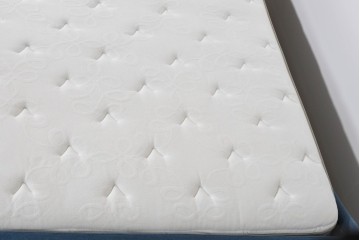 中古　DeRUCCI(デルッチ/慕思)のベッドフレームとREGALIA(レガリア)のマットレスのセット(クイーンサイズ)　セット定価約43万円相当　(R-085397)