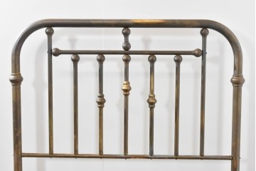アメリカヴィンテージ　高級品　Brass Beds of Virginia　格調高いポール装飾のダブルサイズベッドフレーム　(R-085398)