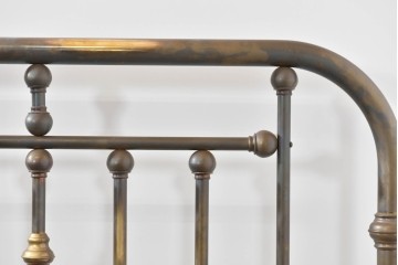 アメリカヴィンテージ　高級品　Brass Beds of Virginia　格調高いポール装飾のダブルサイズベッドフレーム　(R-085398)