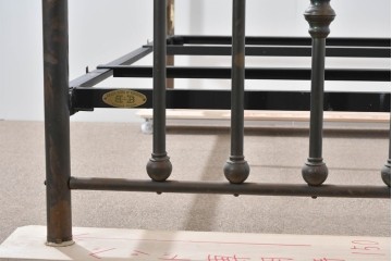 アメリカヴィンテージ　高級品　Brass Beds of Virginia　格調高いポール装飾のダブルサイズベッドフレーム　(R-085398)