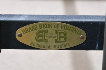 アメリカヴィンテージ　高級品　Brass Beds of Virginia　格調高いポール装飾のダブルサイズベッドフレーム　(R-085398)