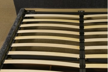 新古　未使用展示品　美品　Armonia(アルモニア)　収納スペースを備えたキングサイズのベッドフレーム　定価約25万円　(R-085400)