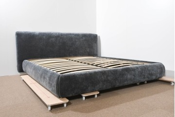 中古　美品　展示品　Armonia(アルモニア)　収納スペースを備えたキングサイズのベッドフレーム　定価約25万円　(R-085400)