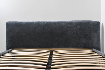 中古　美品　展示品　Armonia(アルモニア)　収納スペースを備えたキングサイズのベッドフレーム　定価約25万円　(R-085400)