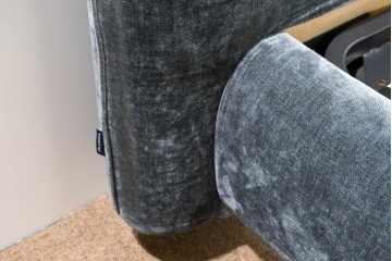 中古　美品　展示品　Armonia(アルモニア)　収納スペースを備えたキングサイズのベッドフレーム　定価約25万円　(R-085400)