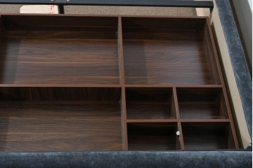 中古　美品　展示品　Armonia(アルモニア)　収納スペースを備えたキングサイズのベッドフレーム　定価約25万円　(R-085400)