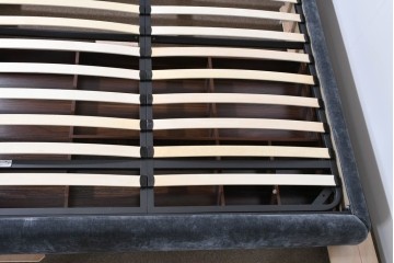 中古　美品　展示品　Armonia(アルモニア)　収納スペースを備えたキングサイズのベッドフレーム　定価約25万円　(R-085400)