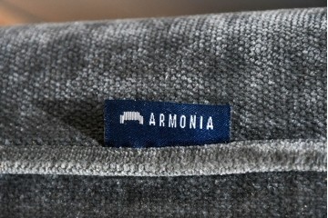 中古　美品　展示品　Armonia(アルモニア)　収納スペースを備えたキングサイズのベッドフレーム　定価約25万円　(R-085400)