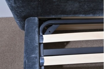 中古　美品　展示品　Armonia(アルモニア)　収納スペースを備えたキングサイズのベッドフレーム　定価約25万円　(R-085400)