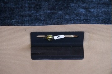 中古　美品　展示品　Armonia(アルモニア)　収納スペースを備えたキングサイズのベッドフレーム　定価約25万円　(R-085400)