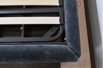 中古　美品　展示品　Armonia(アルモニア)　収納スペースを備えたキングサイズのベッドフレーム　定価約25万円　(R-085400)