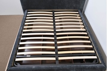 中古　美品　展示品　Armonia(アルモニア)　収納スペースを備えたキングサイズのベッドフレーム　定価約25万円　(R-085400)