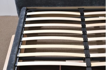 中古　美品　展示品　Armonia(アルモニア)　収納スペースを備えたキングサイズのベッドフレーム　定価約25万円　(R-085400)