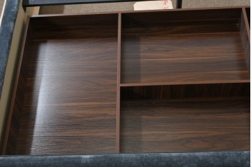 中古　美品　展示品　Armonia(アルモニア)　収納スペースを備えたキングサイズのベッドフレーム　定価約25万円　(R-085400)