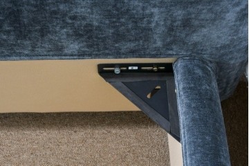 中古　美品　展示品　Armonia(アルモニア)　収納スペースを備えたキングサイズのベッドフレーム　定価約25万円　(R-085400)