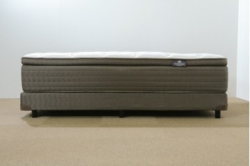 中古　美品　アメリカ　KINGSDOWN(キングスダウン)　REGALIA(レガリア)　Insignia Deluxe(インシグニア デラックス)　極上の寝心地を叶えるセミダブルサイズのマットレス　定価約34万円　(R-085401)