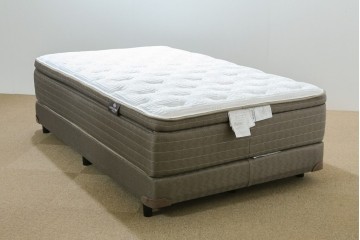 中古　美品　アメリカ　KINGSDOWN(キングスダウン)　REGALIA(レガリア)　Insignia Deluxe(インシグニア デラックス)　極上の寝心地を叶えるセミダブルサイズのマットレス　定価約34万円　(R-085401)