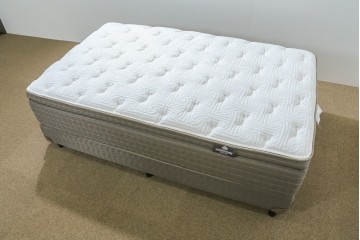 中古　美品　アメリカ　KINGSDOWN(キングスダウン)　REGALIA(レガリア)　Insignia Deluxe(インシグニア デラックス)　極上の寝心地を叶えるセミダブルサイズのマットレス　定価約34万円　(R-085401)