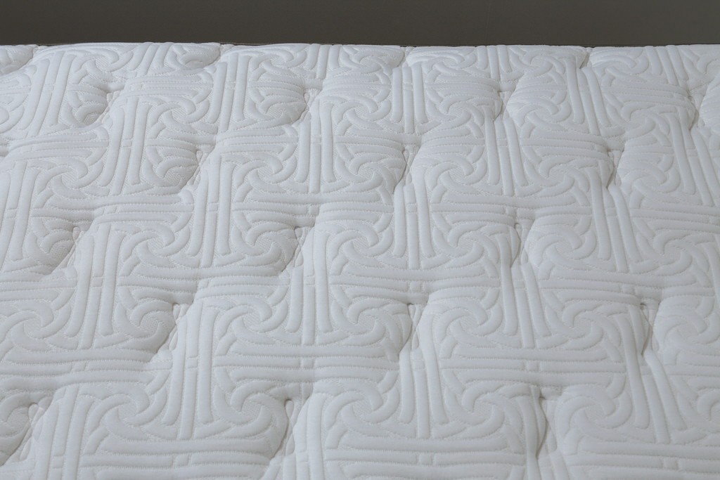 中古　美品　アメリカ　KINGSDOWN(キングスダウン)　REGALIA(レガリア)　Insignia Deluxe(インシグニア デラックス)　極上の寝心地を叶えるセミダブルサイズのマットレス　定価約34万円　(R-085401)