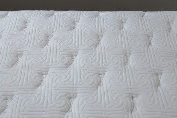 中古　美品　アメリカ　KINGSDOWN(キングスダウン)　REGALIA(レガリア)　Insignia Deluxe(インシグニア デラックス)　極上の寝心地を叶えるセミダブルサイズのマットレス　定価約34万円　(R-085401)