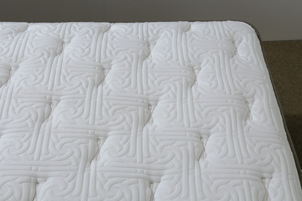 中古　美品　アメリカ　KINGSDOWN(キングスダウン)　REGALIA(レガリア)　Insignia Deluxe(インシグニア デラックス)　極上の寝心地を叶えるセミダブルサイズのマットレス　定価約34万円　(R-085401)