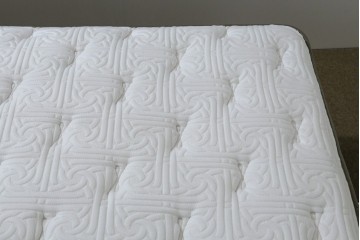 中古　美品　アメリカ　KINGSDOWN(キングスダウン)　REGALIA(レガリア)　Insignia Deluxe(インシグニア デラックス)　極上の寝心地を叶えるセミダブルサイズのマットレス　定価約34万円　(R-085401)