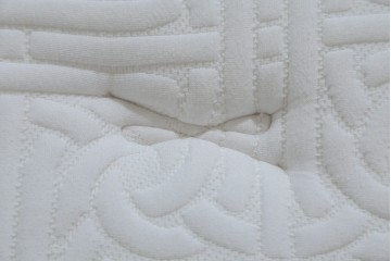 中古　美品　アメリカ　KINGSDOWN(キングスダウン)　REGALIA(レガリア)　Insignia Deluxe(インシグニア デラックス)　極上の寝心地を叶えるセミダブルサイズのマットレス　定価約34万円　(R-085401)