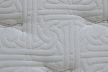 中古　美品　アメリカ　KINGSDOWN(キングスダウン)　REGALIA(レガリア)　Insignia Deluxe(インシグニア デラックス)　極上の寝心地を叶えるセミダブルサイズのマットレス　定価約34万円　(R-085401)