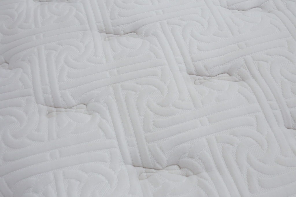 中古　美品　アメリカ　KINGSDOWN(キングスダウン)　REGALIA(レガリア)　Insignia Deluxe(インシグニア デラックス)　極上の寝心地を叶えるセミダブルサイズのマットレス　定価約34万円　(R-085401)