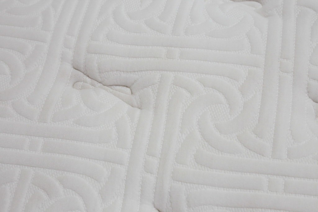 中古　美品　アメリカ　KINGSDOWN(キングスダウン)　REGALIA(レガリア)　Insignia Deluxe(インシグニア デラックス)　極上の寝心地を叶えるセミダブルサイズのマットレス　定価約34万円　(R-085401)