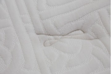 中古　美品　アメリカ　KINGSDOWN(キングスダウン)　REGALIA(レガリア)　Insignia Deluxe(インシグニア デラックス)　極上の寝心地を叶えるセミダブルサイズのマットレス　定価約34万円　(R-085401)