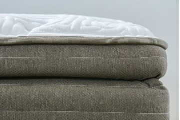 中古　美品　アメリカ　KINGSDOWN(キングスダウン)　REGALIA(レガリア)　Insignia Deluxe(インシグニア デラックス)　極上の寝心地を叶えるセミダブルサイズのマットレス　定価約34万円　(R-085401)