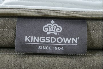 中古　美品　アメリカ　KINGSDOWN(キングスダウン)　REGALIA(レガリア)　Insignia Deluxe(インシグニア デラックス)　極上の寝心地を叶えるセミダブルサイズのマットレス　定価約34万円　(R-085401)