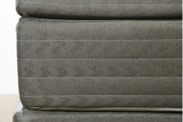 中古　美品　アメリカ　KINGSDOWN(キングスダウン)　REGALIA(レガリア)　Insignia Deluxe(インシグニア デラックス)　極上の寝心地を叶えるセミダブルサイズのマットレス　定価約34万円　(R-085401)