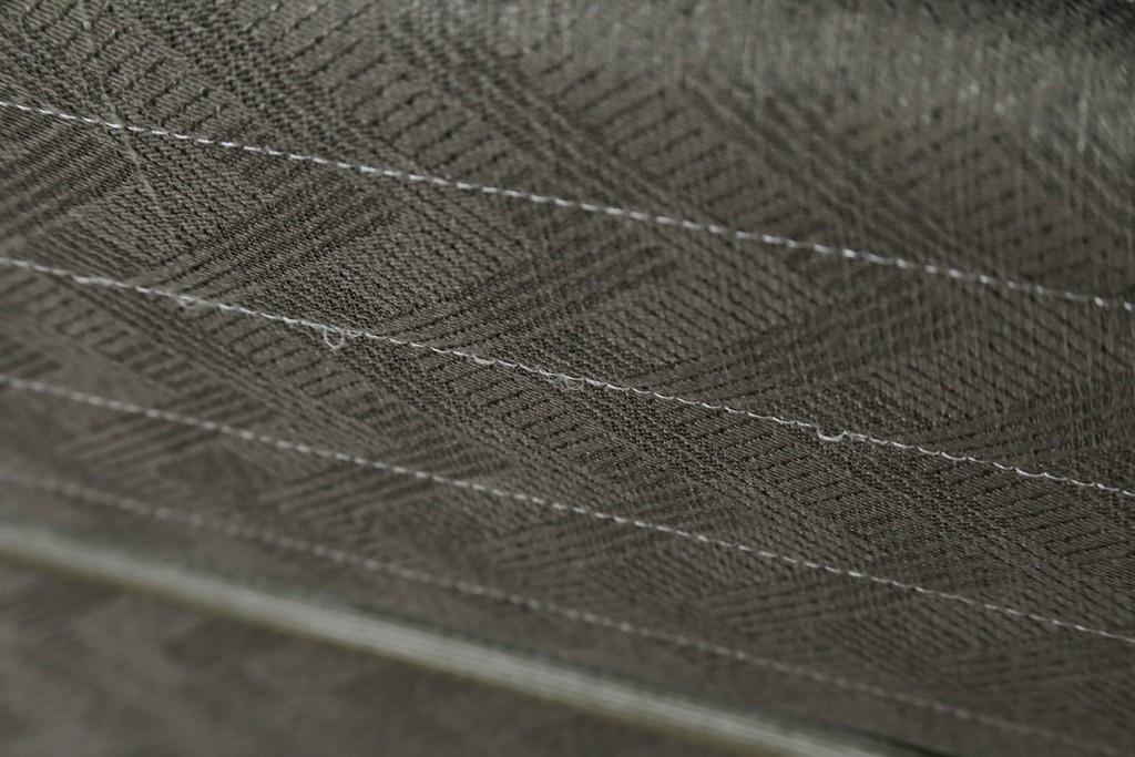 中古　美品　アメリカ　KINGSDOWN(キングスダウン)　REGALIA(レガリア)　Insignia Deluxe(インシグニア デラックス)　極上の寝心地を叶えるセミダブルサイズのマットレス　定価約34万円　(R-085401)