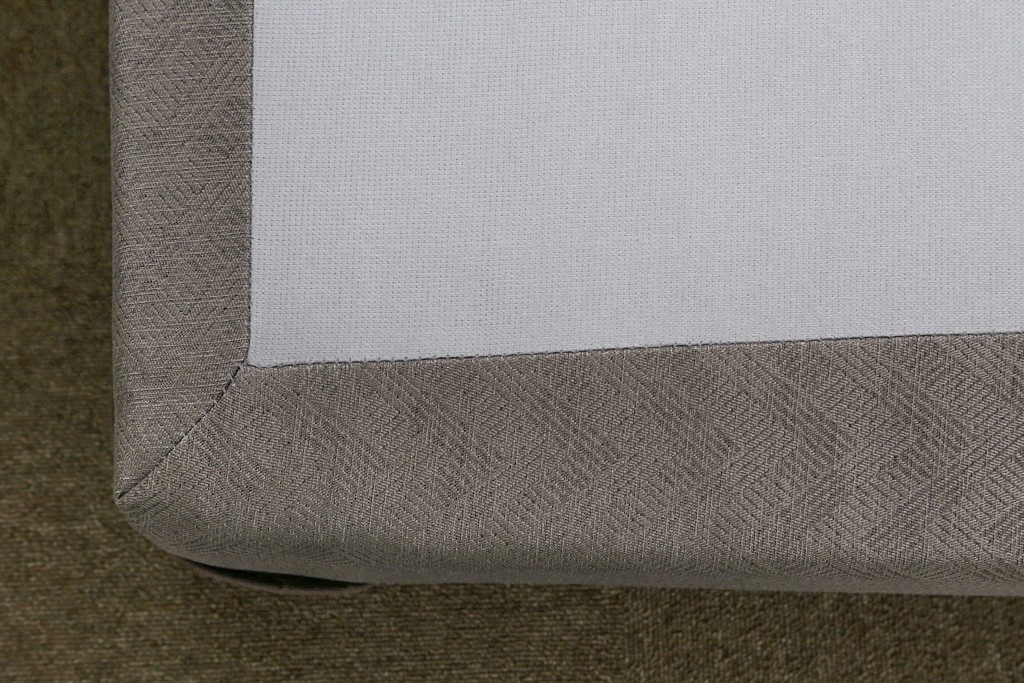 中古　美品　アメリカ　KINGSDOWN(キングスダウン)　REGALIA(レガリア)　Insignia Deluxe(インシグニア デラックス)　極上の寝心地を叶えるセミダブルサイズのマットレス　定価約34万円　(R-085401)