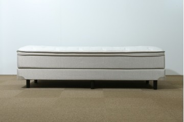 中古　美品　REGALIA(レガリア)　KINGSDOWN(キングスダウン)　ロイヤルティ　セミダブルサイズの脚付きマットレス　定価約17万円　(R-085402)