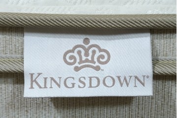 中古　美品　REGALIA(レガリア)　KINGSDOWN(キングスダウン)　ロイヤルティ　セミダブルサイズの脚付きマットレス　定価約17万円　(R-085402)
