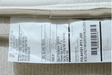 中古　美品　REGALIA(レガリア)　KINGSDOWN(キングスダウン)　ロイヤルティ　セミダブルサイズの脚付きマットレス　定価約17万円　(R-085402)