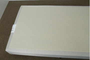 中古　美品　REGALIA(レガリア)　KINGSDOWN(キングスダウン)　ロイヤルティ　セミダブルサイズの脚付きマットレス　定価約17万円　(R-085402)