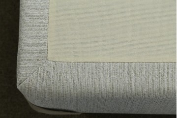 中古　美品　REGALIA(レガリア)　KINGSDOWN(キングスダウン)　ロイヤルティ　セミダブルサイズの脚付きマットレス　定価約17万円　(R-085402)