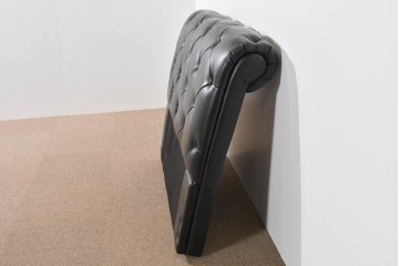 中古　美品　IDC大塚家具　L/S-307(エルエス307)　ボタン留めデザインがエレガントな本革ヘッドボード　定価約17万円　(R-085403)