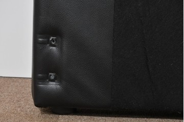 中古　美品　IDC大塚家具　L/S-307(エルエス307)　ボタン留めデザインがエレガントな本革ヘッドボード　定価約17万円　(R-085403)