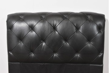 中古　美品　IDC大塚家具　L/S-307(エルエス307)　ボタン留めデザインがエレガントな本革ヘッドボード　定価約17万円　(R-085403)