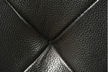 中古　美品　IDC大塚家具　L/S-307(エルエス307)　ボタン留めデザインがエレガントな本革ヘッドボード　定価約17万円　(R-085403)