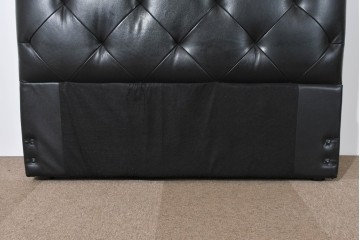 中古　美品　IDC大塚家具　L/S-307(エルエス307)　ボタン留めデザインがエレガントな本革ヘッドボード　定価約17万円　(R-085403)