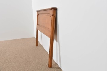 中古　横浜クラシック家具 ダニエル(Daniel)　面取り装飾の柔らかな曲線が魅力のヘッドボード　(R-085404)