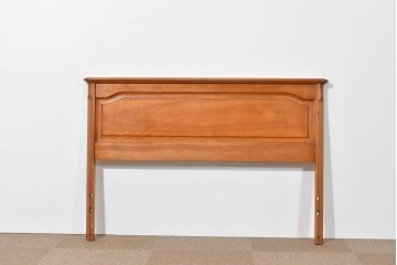 中古　横浜クラシック家具 ダニエル(Daniel)　面取り装飾の柔らかな曲線が魅力のヘッドボード　(R-085404)