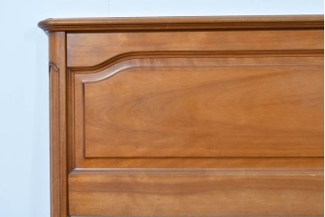 中古　横浜クラシック家具 ダニエル(Daniel)　面取り装飾の柔らかな曲線が魅力のヘッドボード　(R-085404)